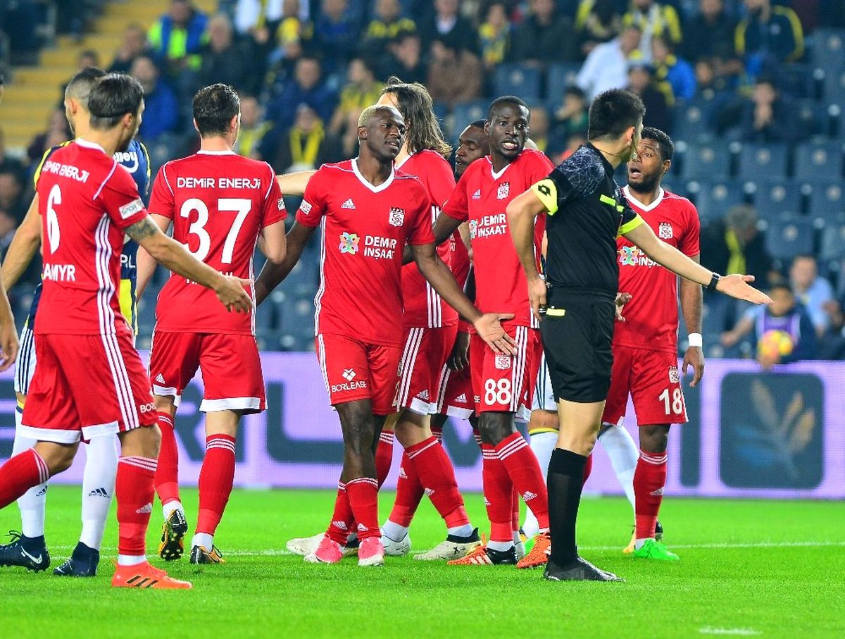 Süper Lig: Fenerbahçe: 0 - Sivasspor: 0 (Maç Devam Ediyor)