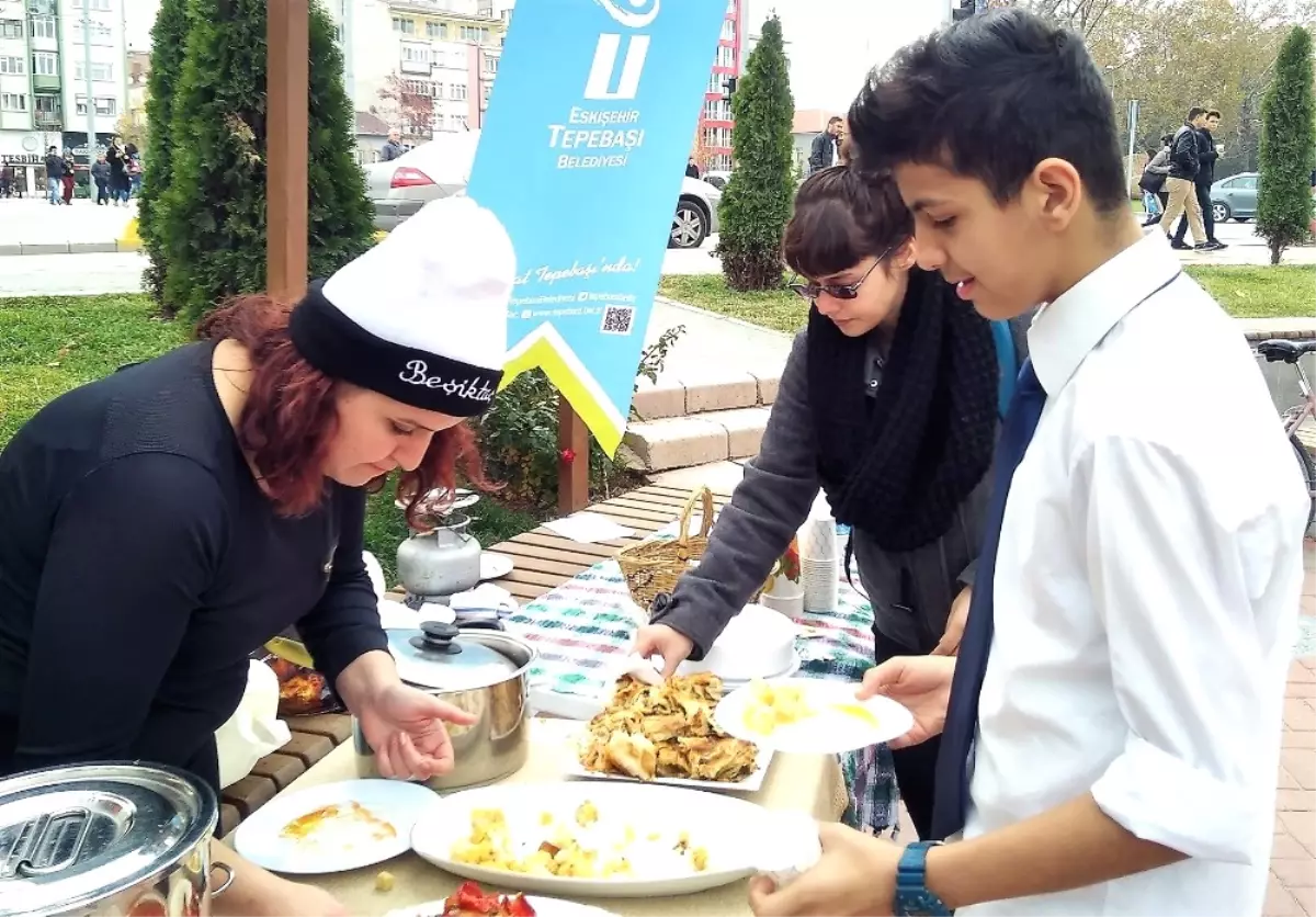 Tepebaşı\'nda Takas Pazarına Yoğun İlgi