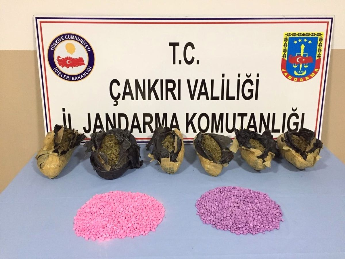 Uyuşturucu Tacirleri Sakarya\'dan Düğmeye Basılan Operasyonla Çankırı\'da Yakalandı