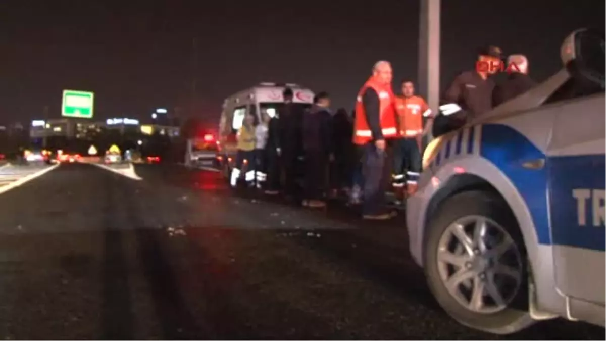 Yol Ayrımında Akrabalarını Beklerken Otomobil Çarptı: 1 Ölü, 3 Yaralı