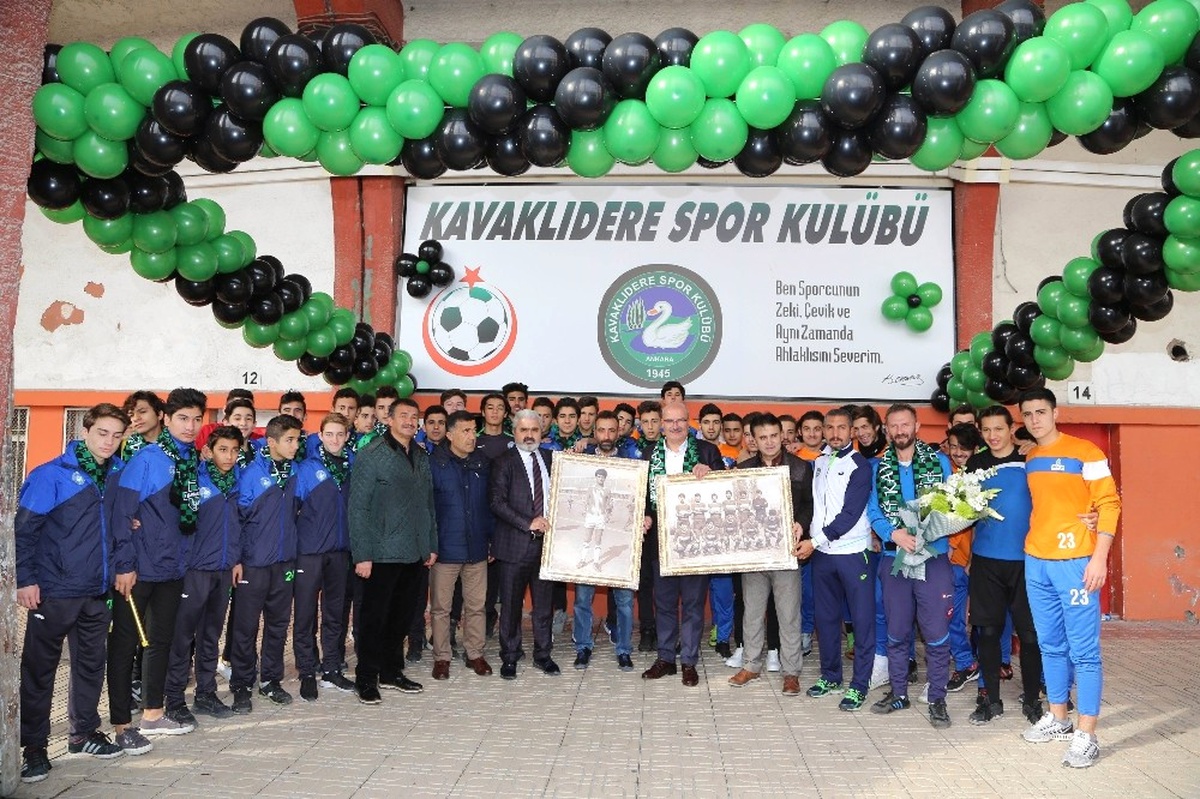 ATO Başkanı Baran\'dan 42 Yıl Önce Futbol Oynadığı Kulübe Ziyaret
