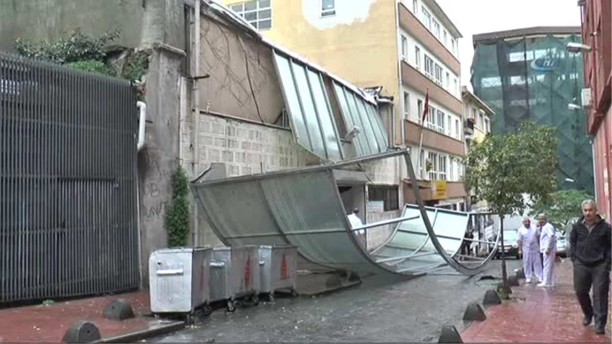 Beyoğlu Öğretmen Evinin Çatısı Uçtu