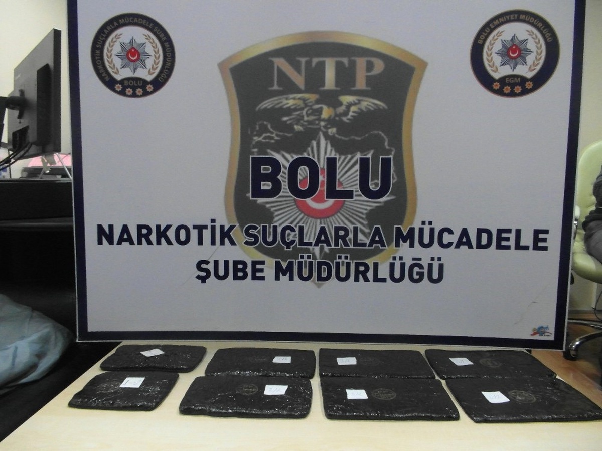 Bolu\'da 4 Kilo Reçine Esrarla Yakalanan Şahıs Tutuklandı