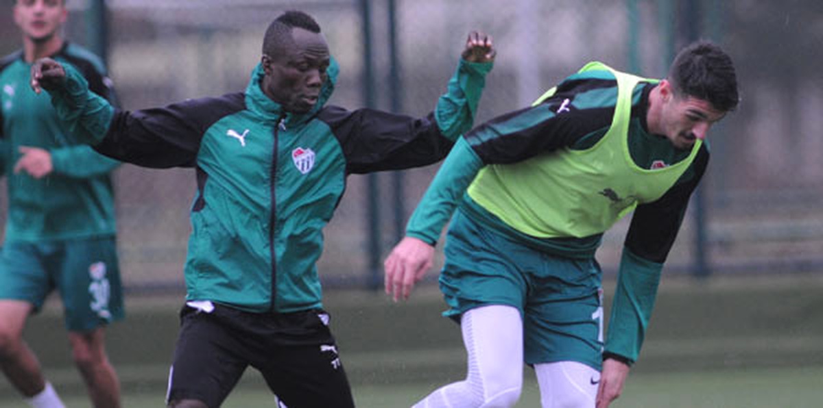 Bursaspor Yağmur Altında Çalıştı