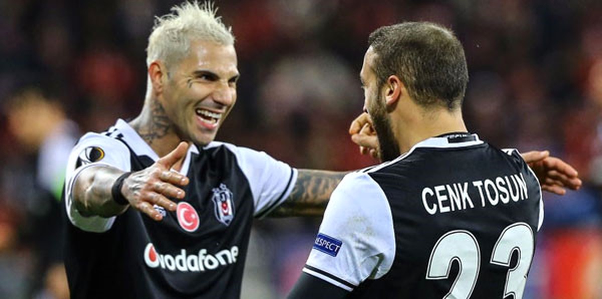 Cenk Tosun: \'Beşiktaş\'tan Ayrılmayı Hiç Düşünmedim\'