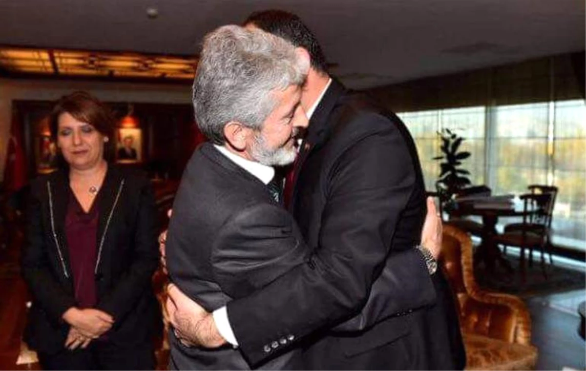 Mustafa Tuna ile Samimi Fotoğraf Veren CHP\'li Başkandan Açıklama: Ankara Kavgadan Bıktı