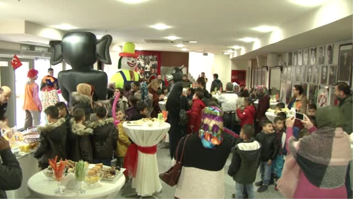 Dünya Çocuk Hakları Günü\'nde Yetim Çocuklara Özel Eğlence Düzenledi