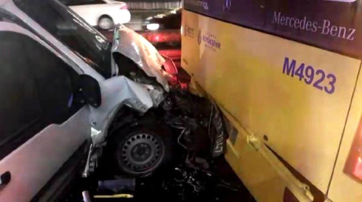 Edirnekapı Metrobüs Durağında Kaza; 1 Yaralı