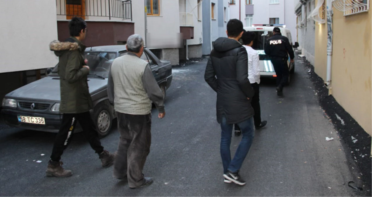 Gençlerin Duvarlara Yazdığı Müstehcen Yazılar Mahalleliyi İsyan Ettirdi