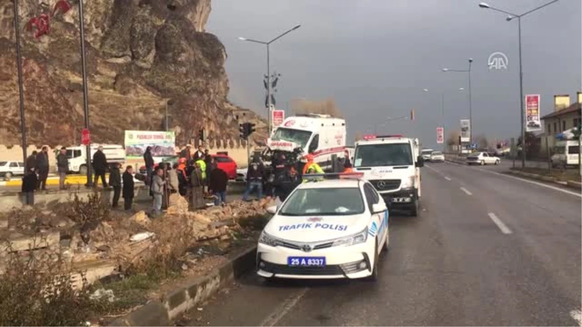 Hasta Taşıyan Ambulans Kaza Yaptı: 8 Yaralı