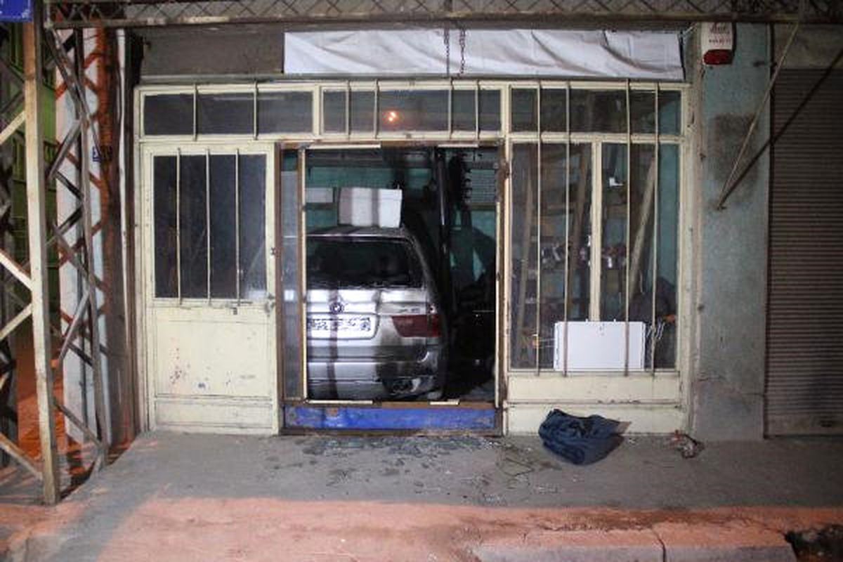 Kavga Eden Baba ile Oğulu Ayırmak İsterken Gözaltına Alındı
