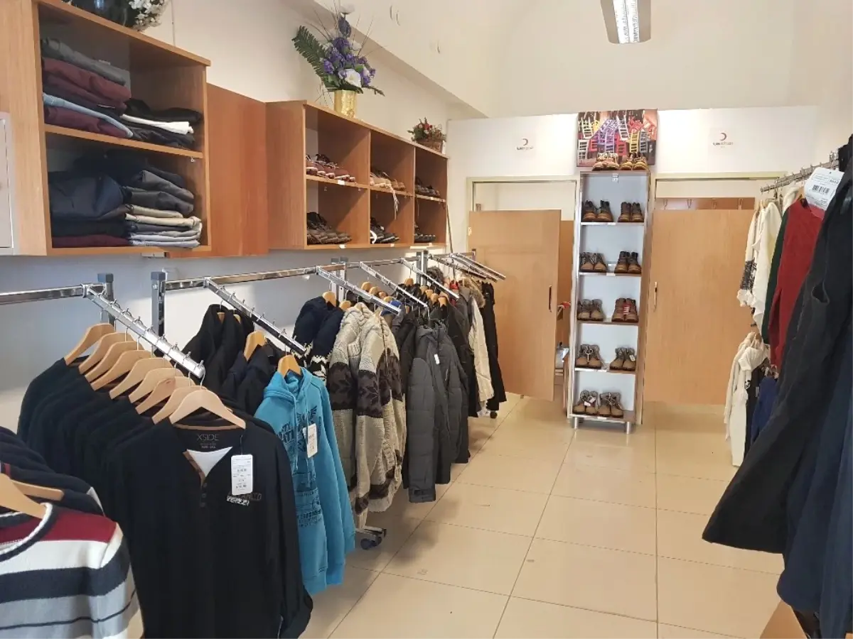 Kızılay Genç Butik Mağazası Öğrencileri Bekliyor