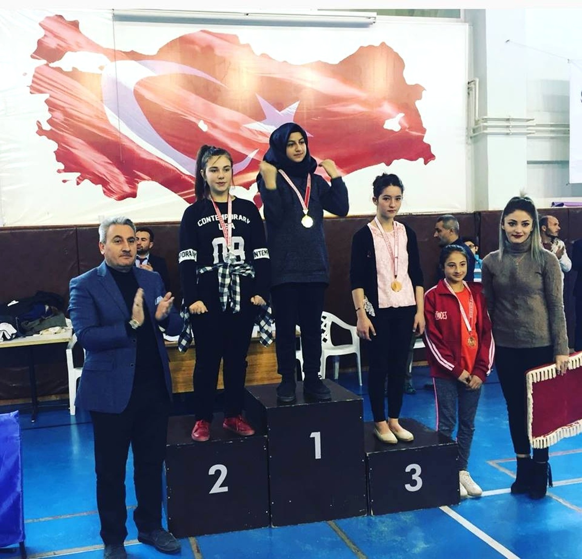 Masa Tenisinde Öğretmenleri İçin Yarıştılar