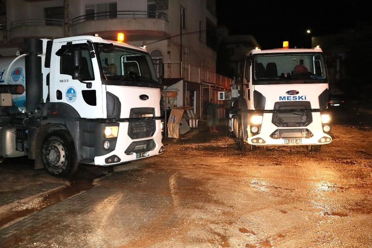 Mersin\'de Sağanak ve Dolu Yağışının Yaraları Sarılıyor