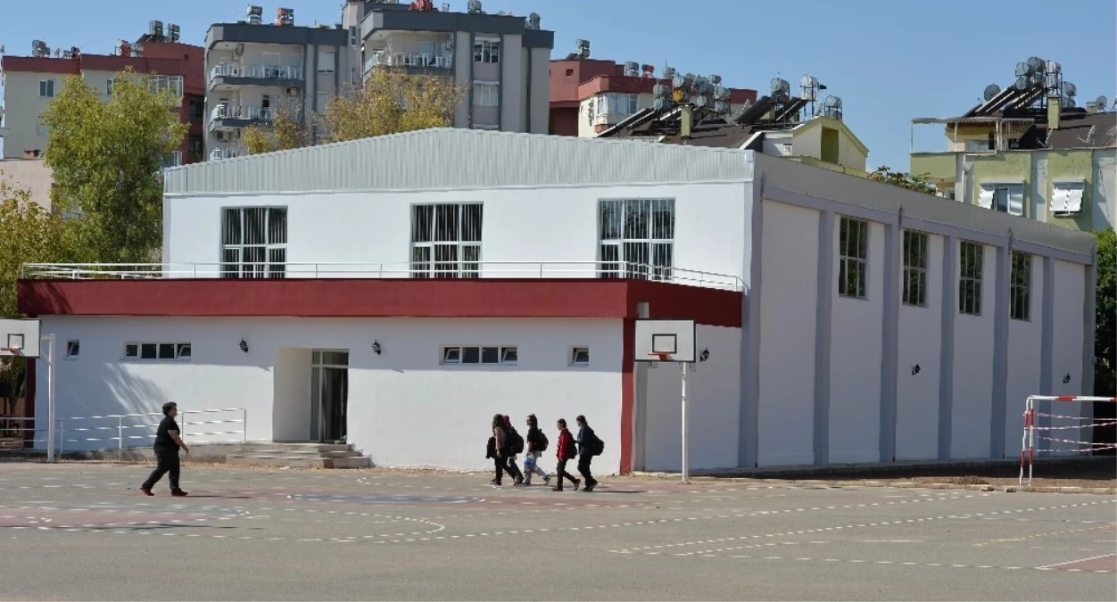 Muratpaşa\'dan 5. Spor Salonu