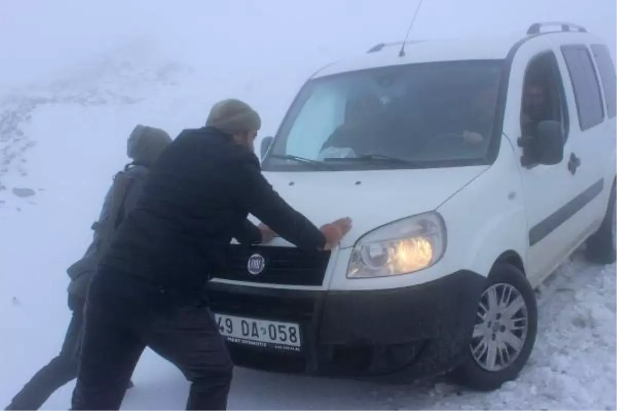 Muş\'ta Kar Nedeniyle Kapanan Yollar, Ulaşıma Açıldı