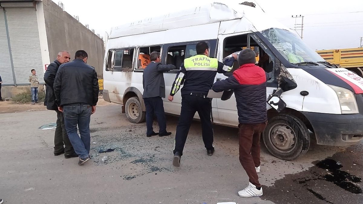 Öğrenci Servisi Kaza Yaptı: 15 Yaralı