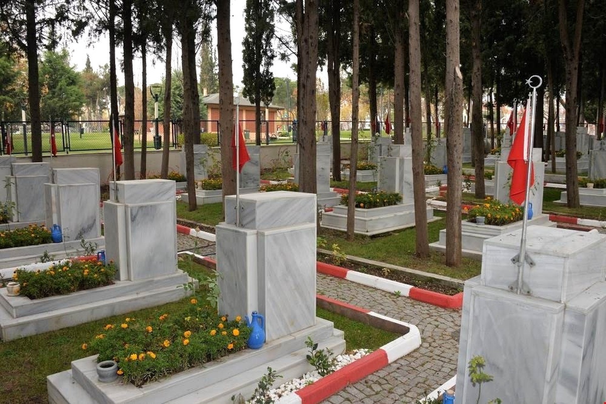 Şehit Mezarları Yenileniyor