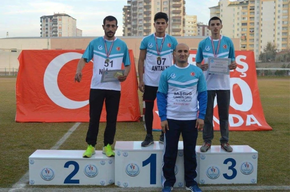 Ülkü Ocakları Kayseri\'de Düzenlenen \'Koşu ve Bisiklet\' Yarışlarında Derece Yaptı