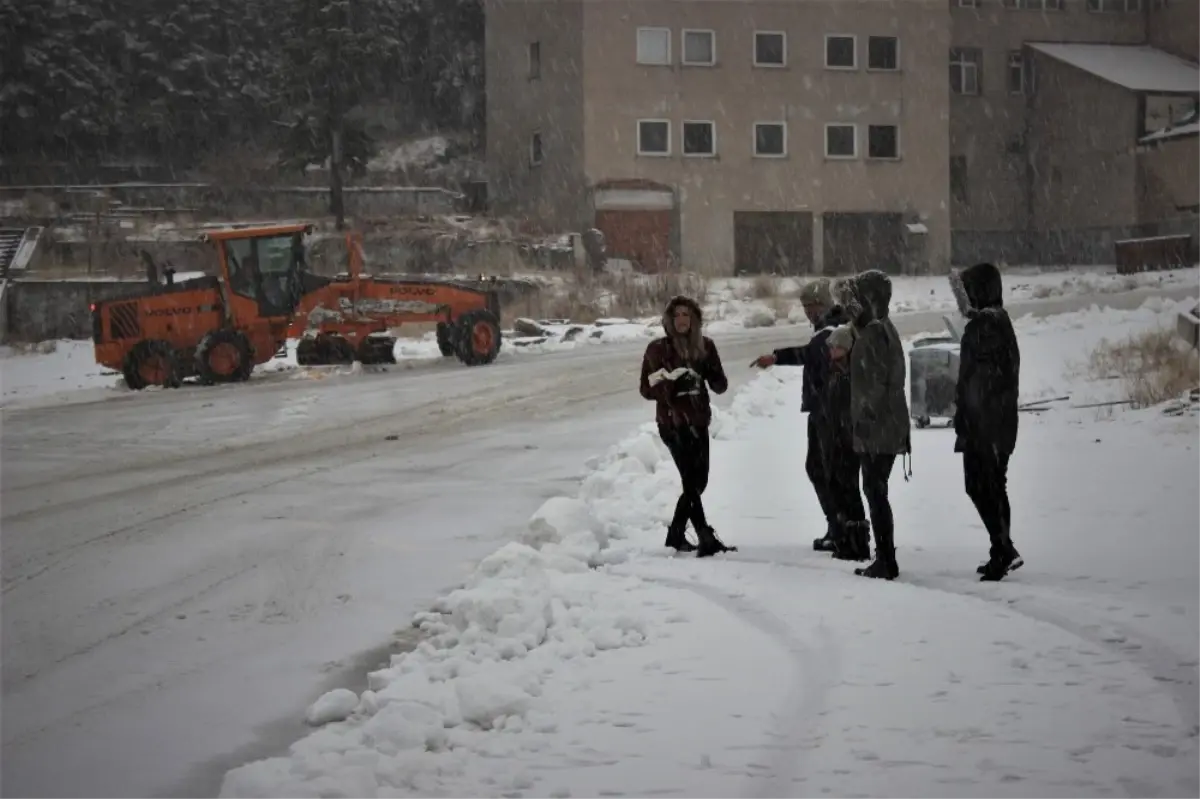 Uludağ\'a Kar Yağdı, Vatandaşlar Kar Topu Oynadı