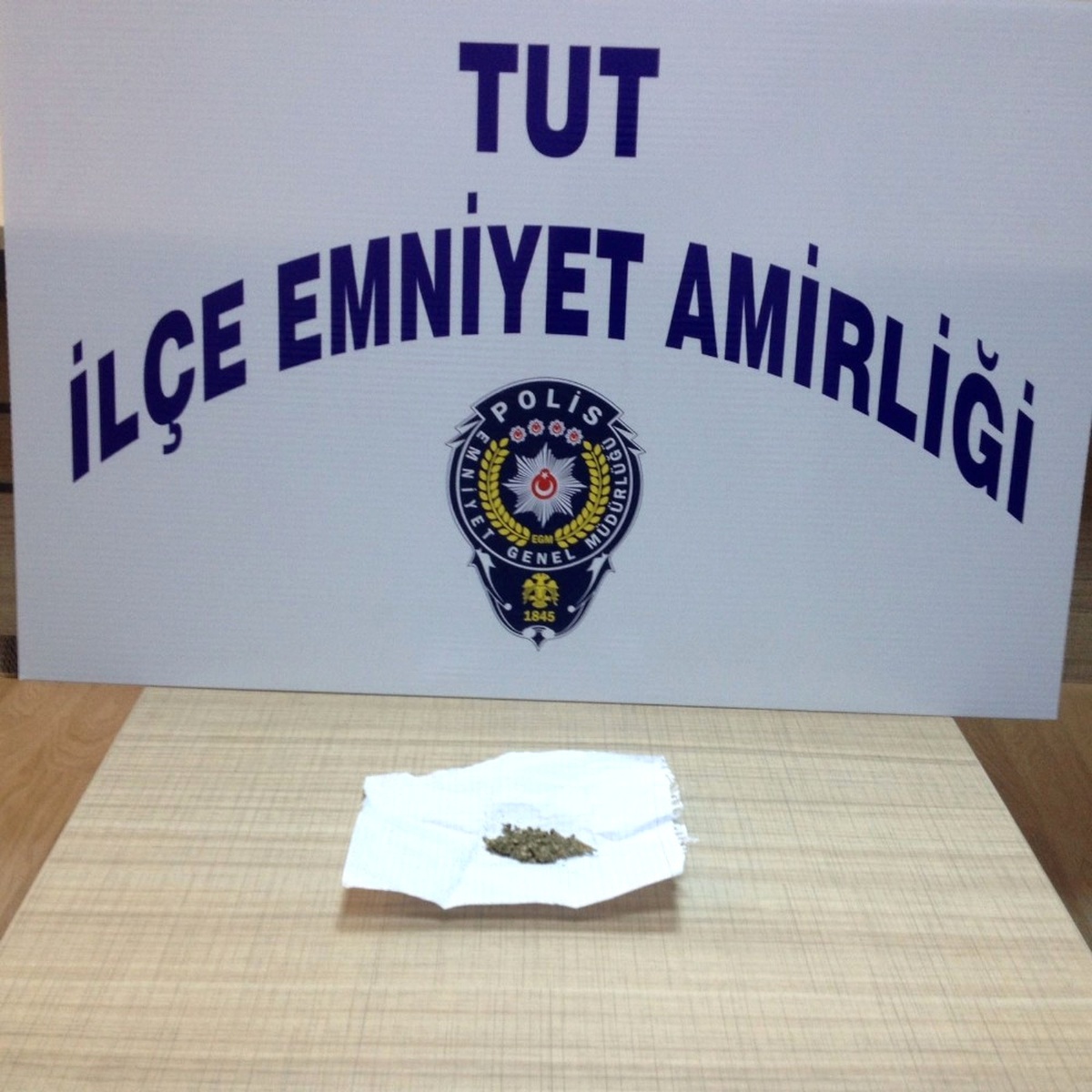 Yakalanan Cezaevi Firarisinden Esrar Çıktı