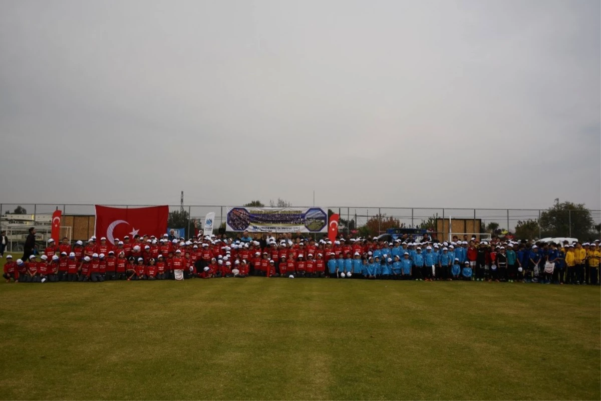 Yunusemre\'de Çocuk Hakları Günü Futbol Şenliği Düzenlendi