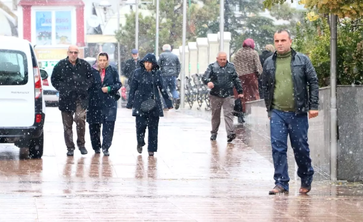 Aksaray\'a Mevsimin İlk Karı Düştü