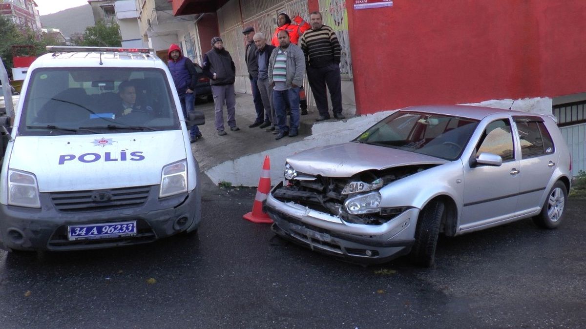 Ataşehir\'de İşçi Servisi Yayalara Çarptı: 2 Ölü