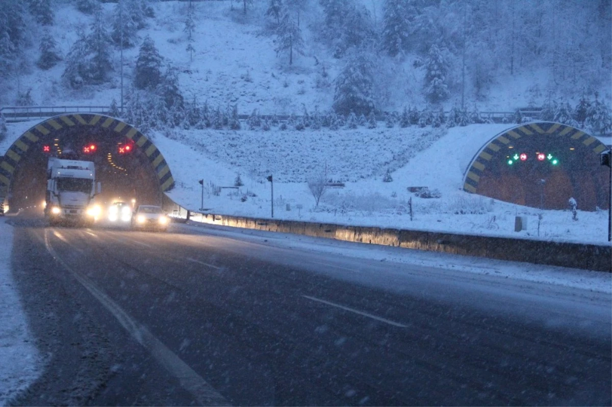 Bolu Dağı\'nda Yoğun Kar Yağışı Başladı