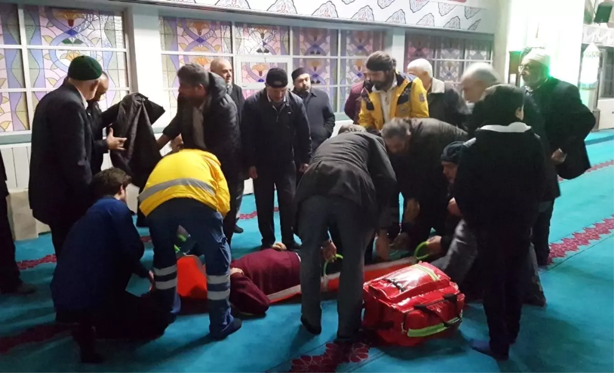 Camide Namaz Kılarken Fenalaştı