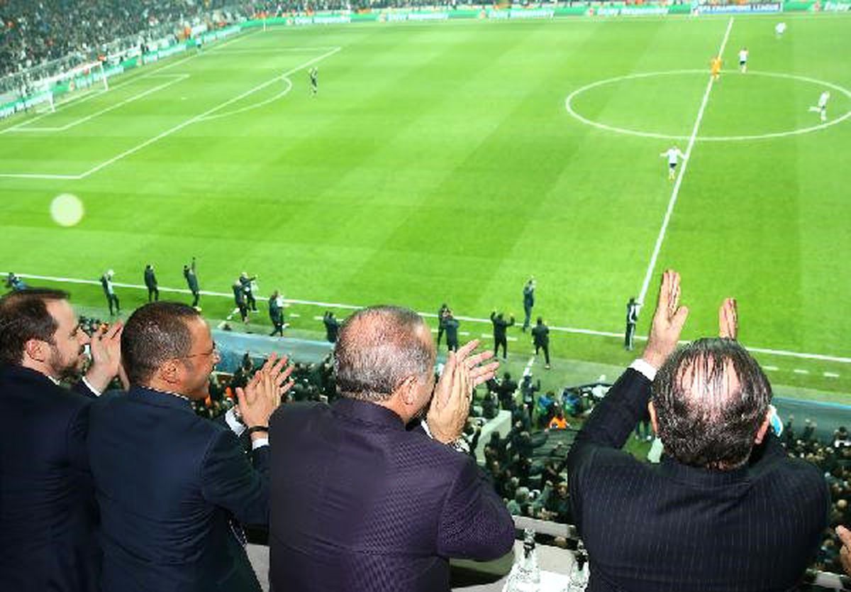 Cumhurbaşkanı Erdoğan Beşiktaş Maçını Locadan İzledi