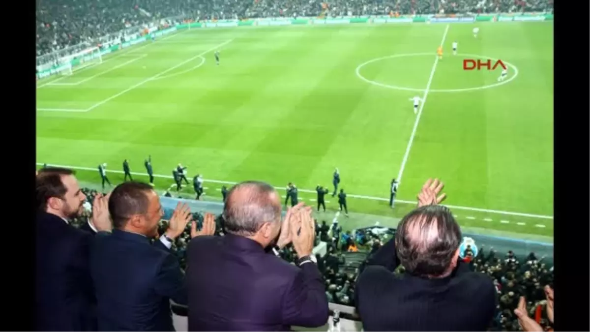 Cumhurbaşkanı Erdoğan Beşiktaş Maçını Locadan İzledi 2