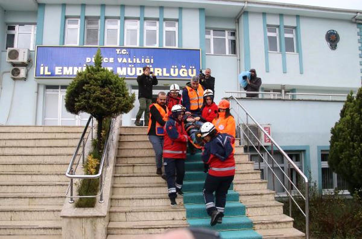 Düzce Emniyet Müdürlüğü\'nde Deprem Tatbikatı