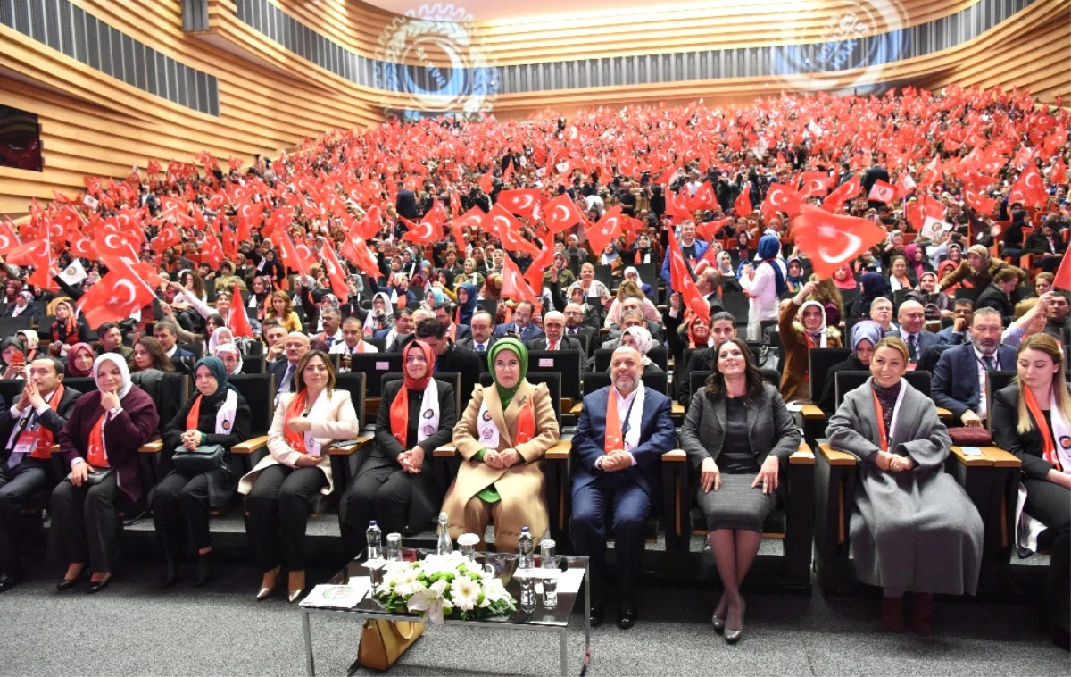 Emine Erdoğan Hak-İş\'li Kadınlarla Buluştu