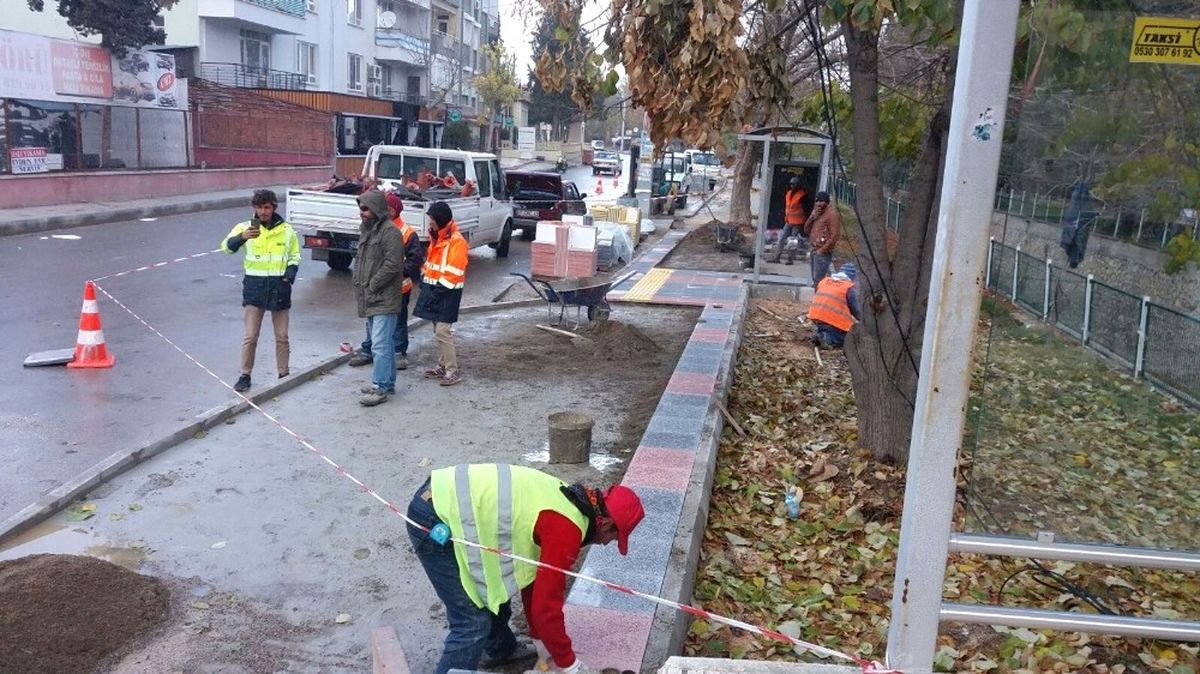 Eski Hastane Caddesinde Kaldırım Çalışması Başladı
