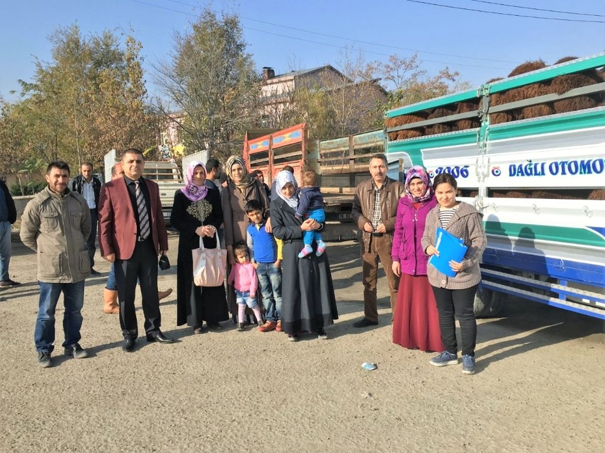 Iğdır\'da Genç Çiftçilere Hayvan Dağıtımı