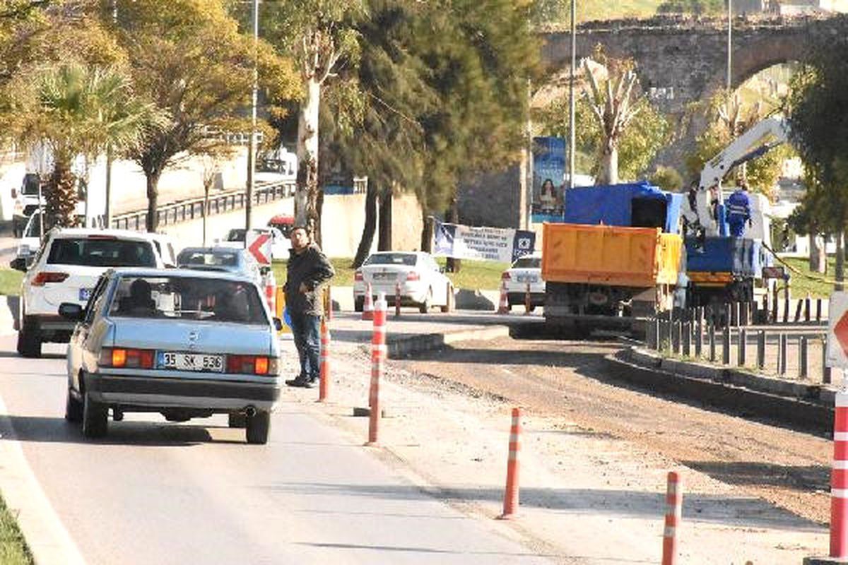 İzmir\'de Sürücülerin Tepkisini Çeken Çalışma