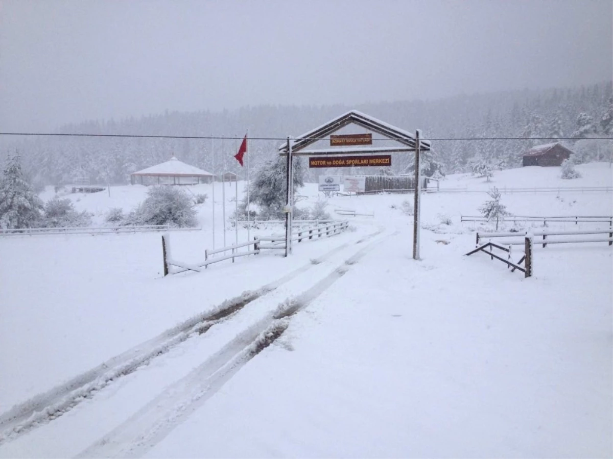 Kastamonu\'da Etkili Olan Kar Yağışı Elektrik Tellerini Kopardı