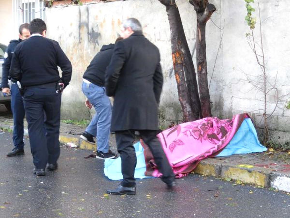 Kaza Yapan Servis Minibüsü Kaldırımdaki Karı Kocayı Ezdi: 2 Ölü (1)