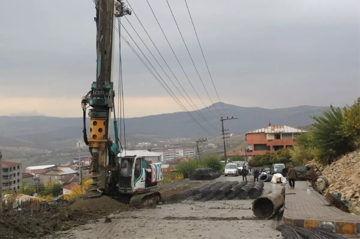 Kulp Belediyesinden Yol Göçüklerine Karşı Kalıcı Çözüm