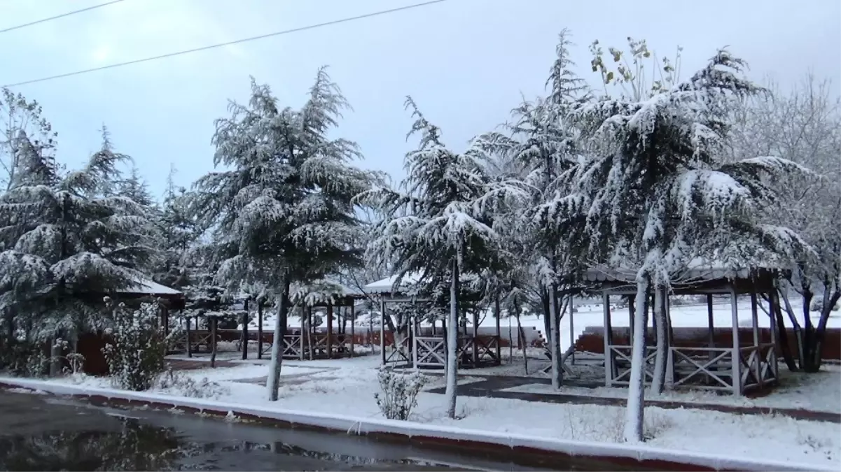 Kütahya\'ya Mevsimin İlk Karı Yağdı