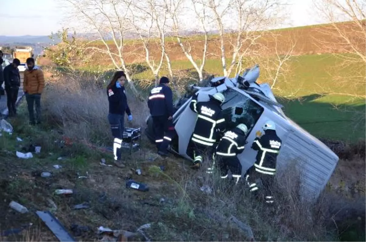 Malkara\'da Minibüs Şarampole Devrildi: 4 Yaralı