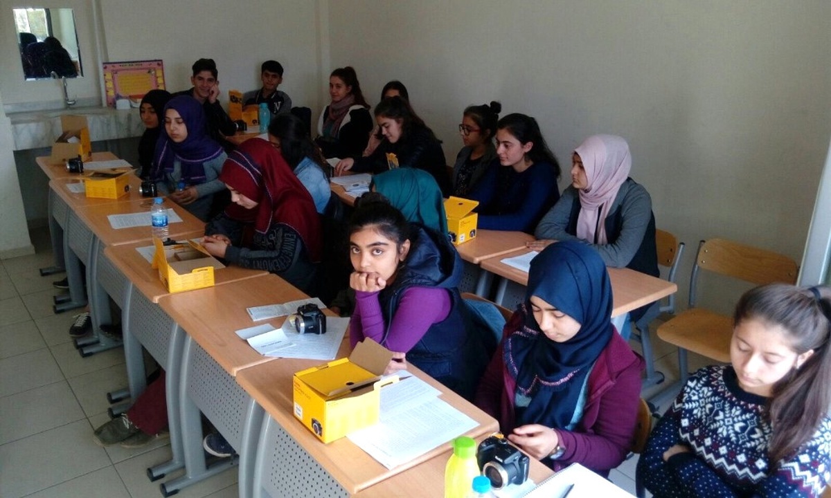 Midyat Emniyeti Öğrencilere Fotoğraf Kursu Veriyor