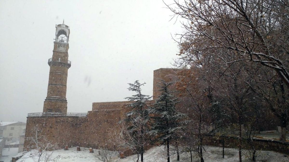 Niğde\'ye Mevsimin İlk Karı Yağdı
