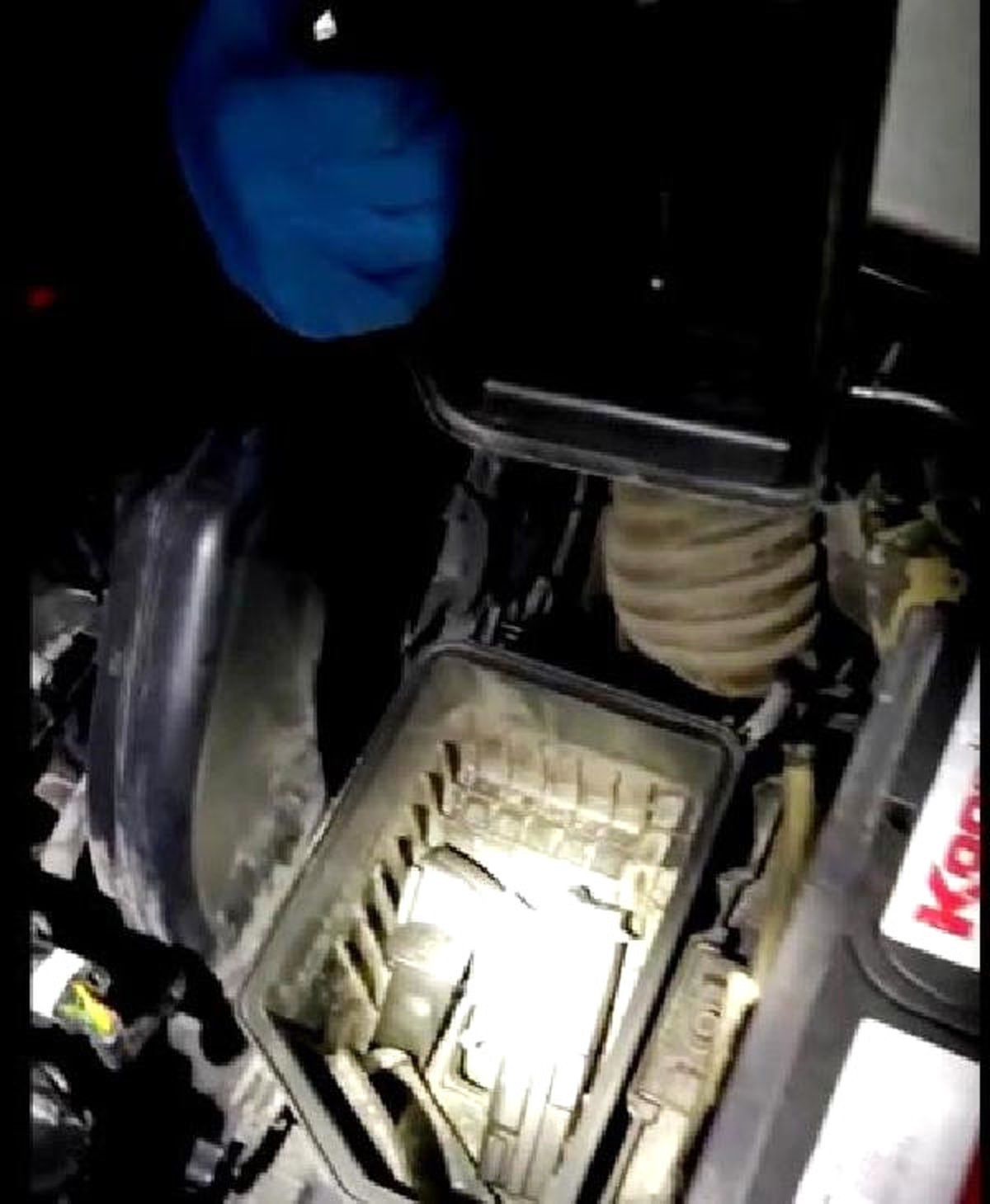 Otomobilinde Esrar Ele Geçirilen Sürücüye Gözaltı