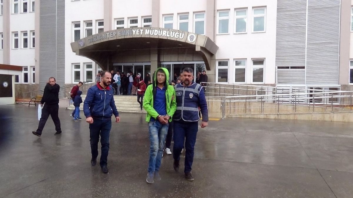 Pikniğe Gitmek İçin Toplanan Maskeli Şahıslar 3 Kişiyi Gasp Etti