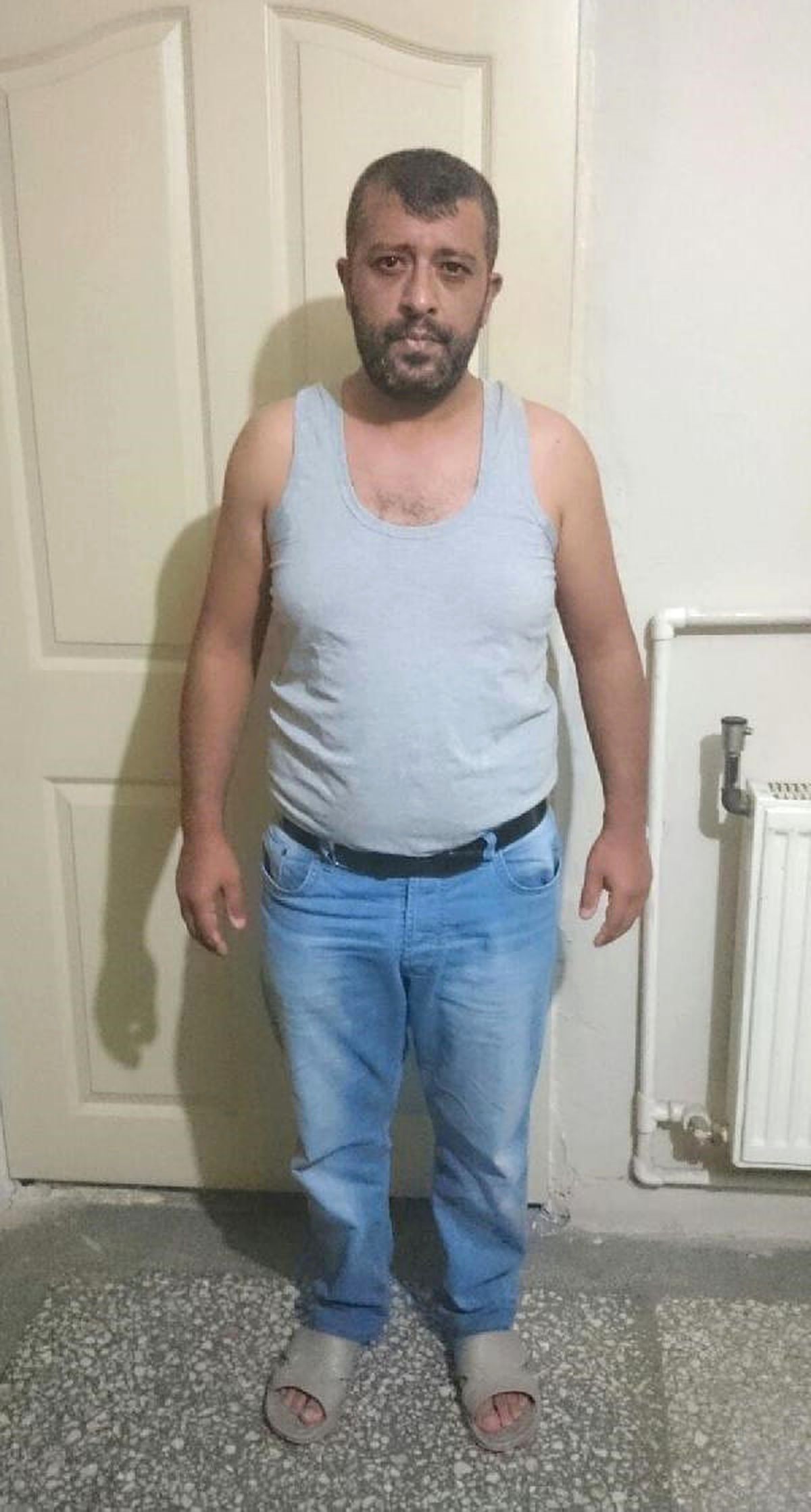 Saklandığı Evden Atlet ve Terlikle Kaçmaya Çalışan Hükümlü Yakalandı