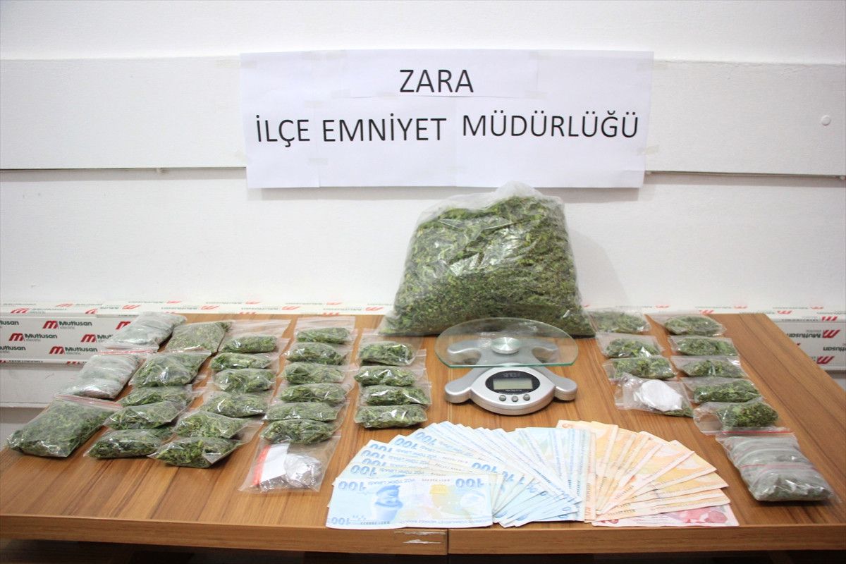 Sivas\'ta Uyuşturucu Operasyonu: 4 Gözaltı