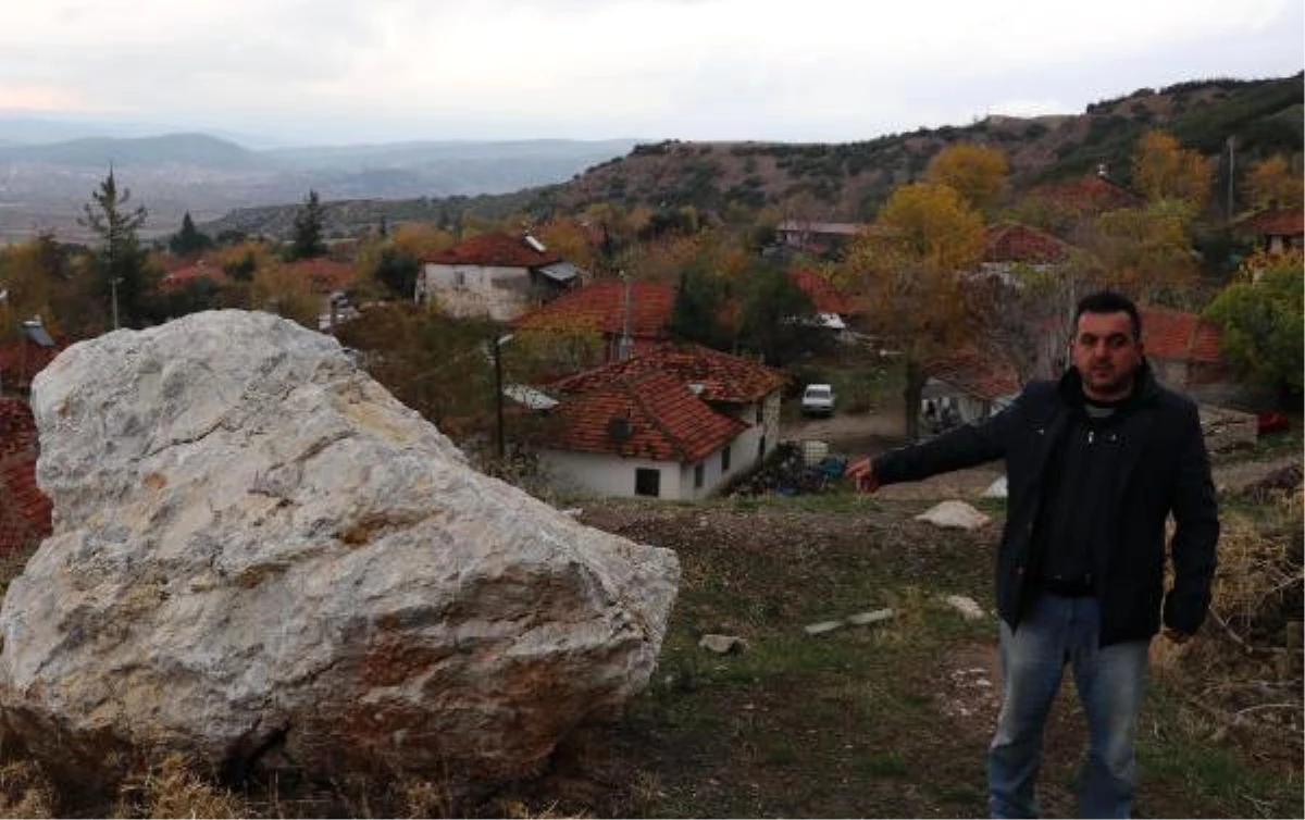 Taş Ocağından Evin Odasına Kaya Parçası Düştü