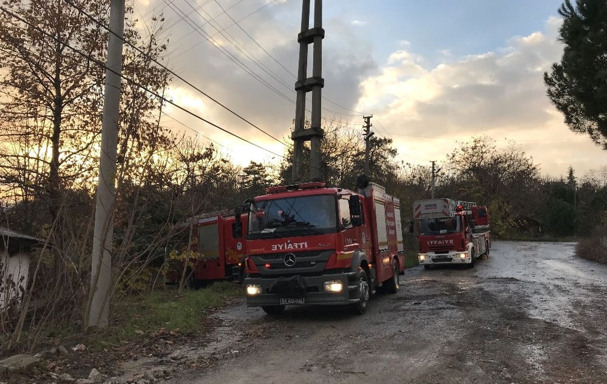 Terk Edilmiş Prefabriklerdeki Yangın İtfaiye Ekiplerince Söndürüldü